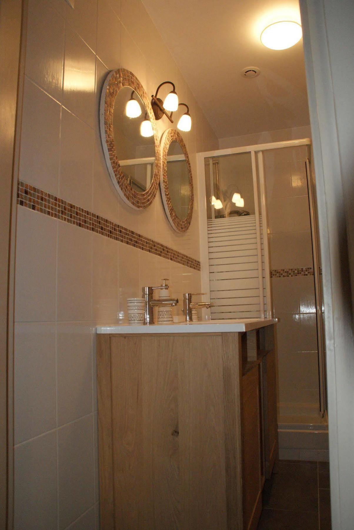 Les Du Monde , 2 Chambres- 4 Lits Simples Modulables En Lits Doubles *