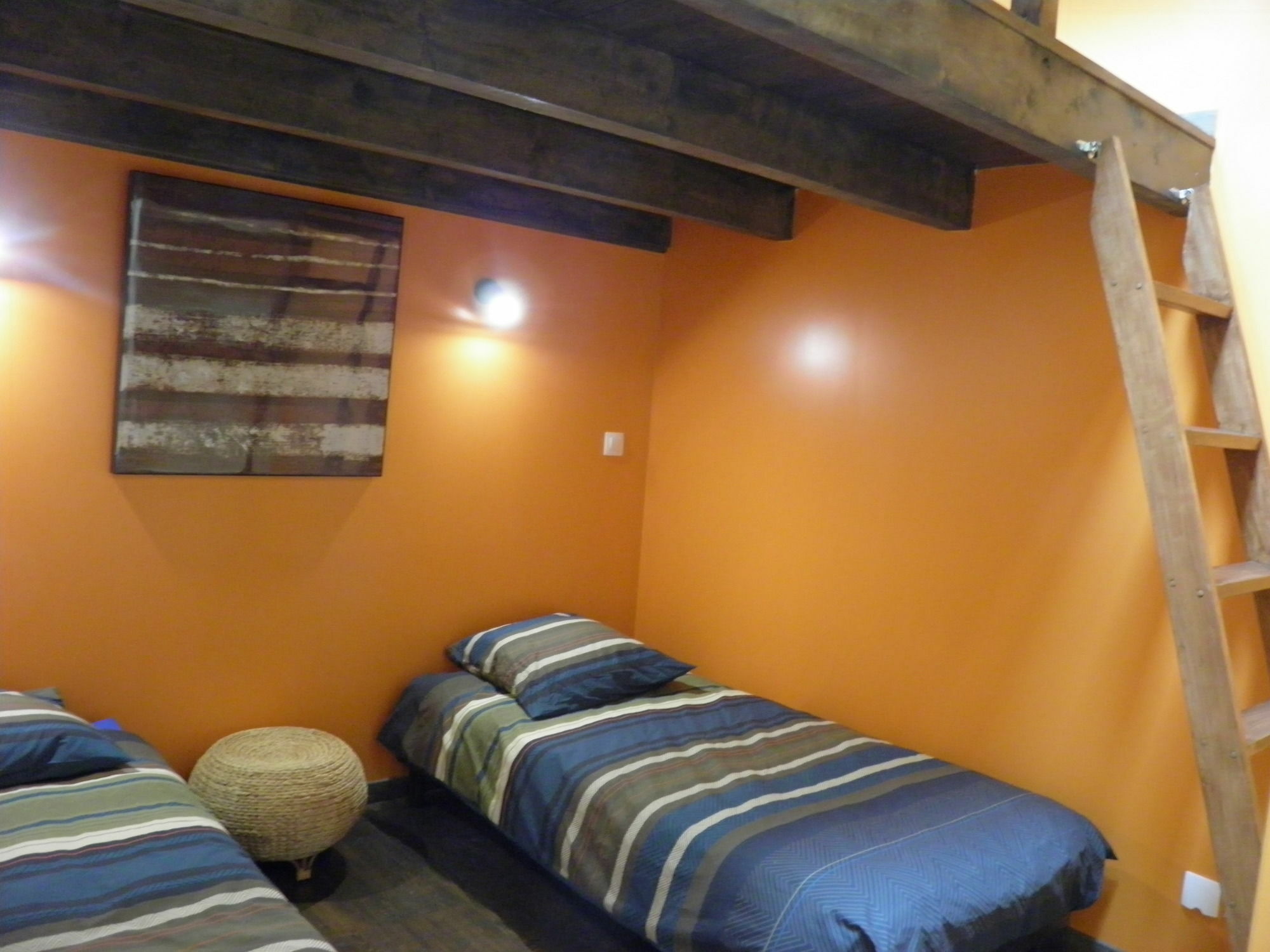 Les Du Monde , 2 Chambres- 4 Lits Simples Modulables En Lits Doubles *